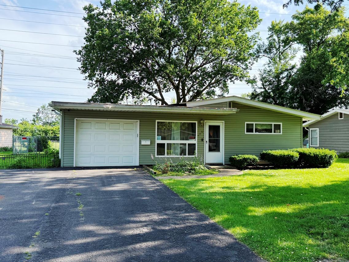 408 Princeton Dr., North Aurora, IL 60542