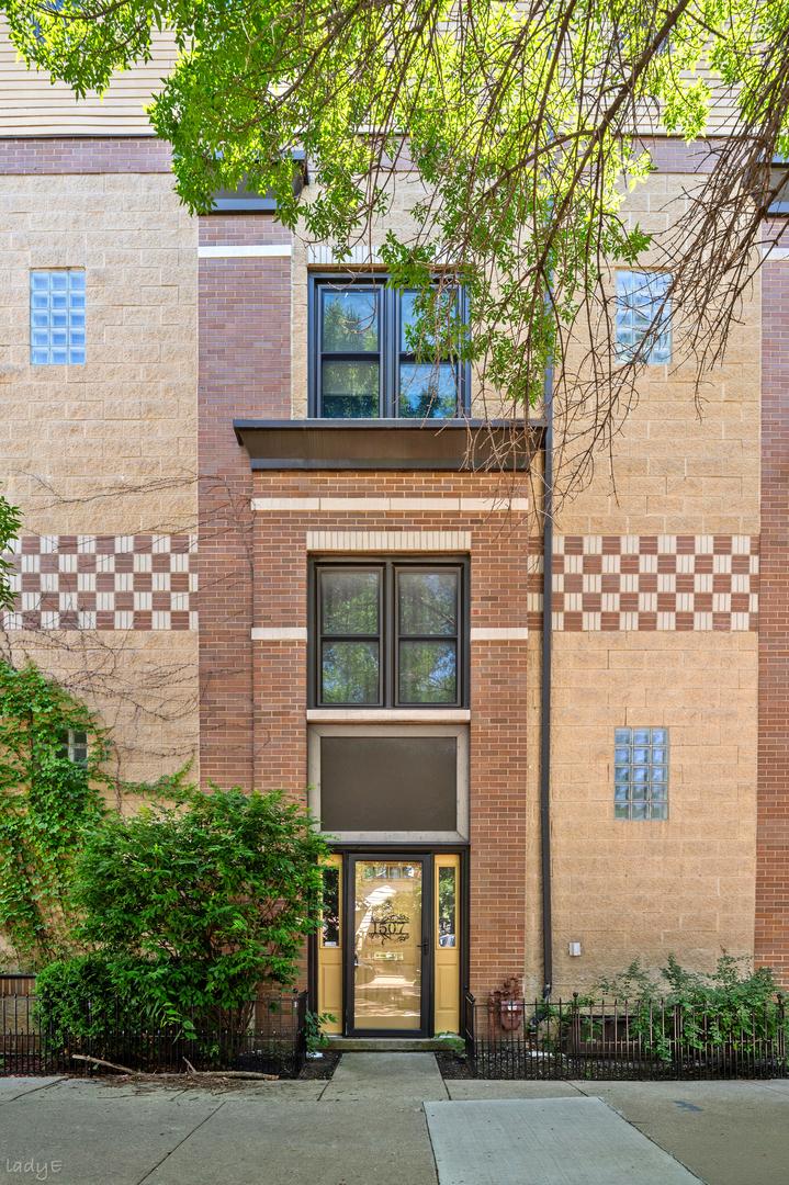 1507 W Chestnut St., Chicago, IL 60642