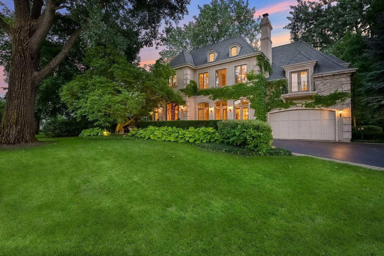 887 Crescent Blvd., Glen Ellyn, IL 60137