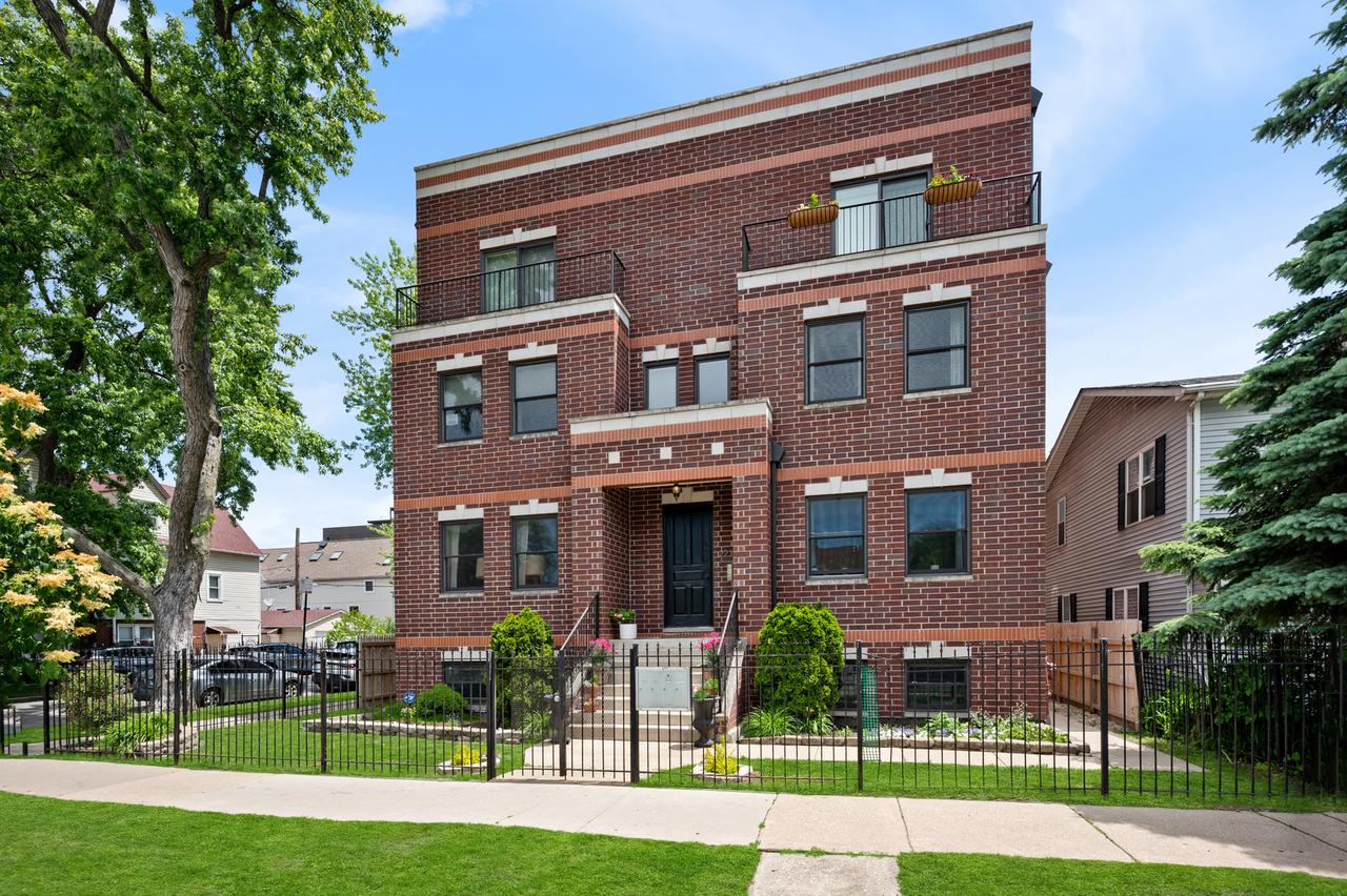 2219 N Campbell Ave. #1N, Chicago, IL 60647