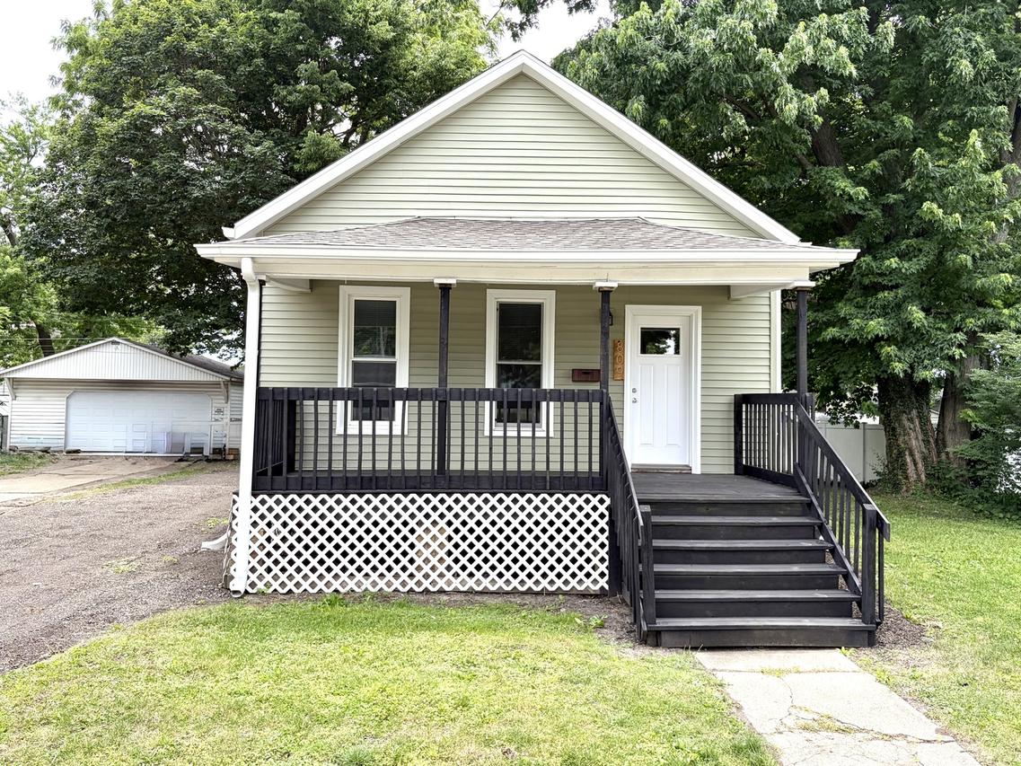 809 Douglas St., Bloomington, IL 61701