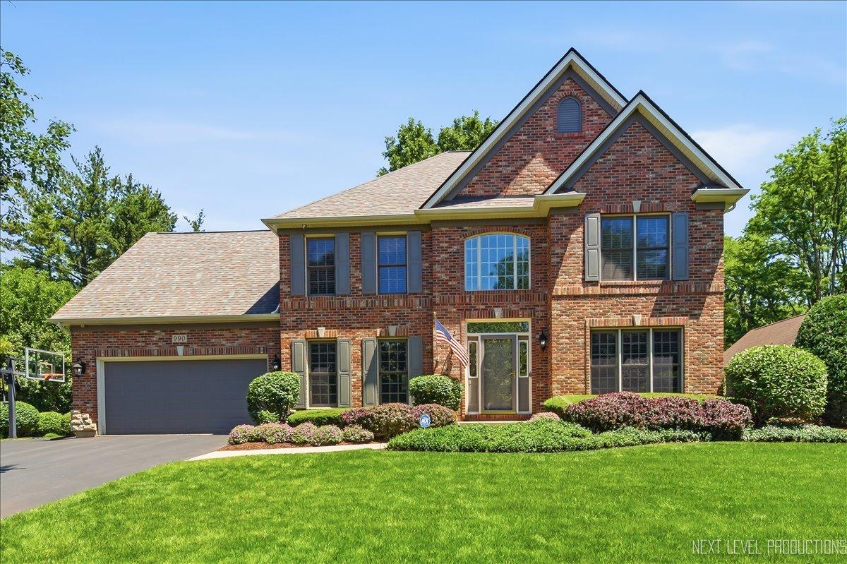 990 Pinecrest Dr., Sugar Grove, IL 60554