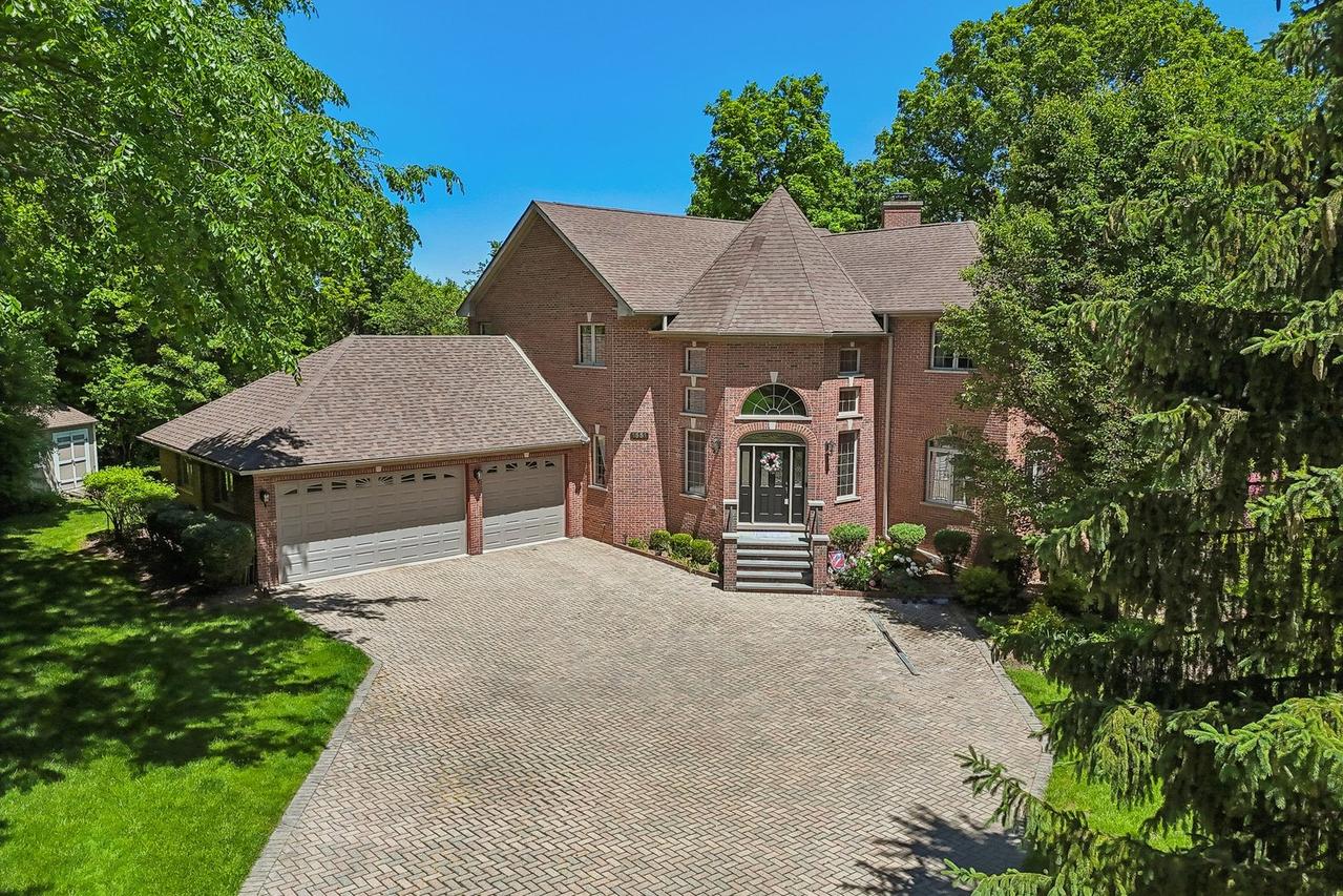 1551 Thorneberry Ct., Libertyville, IL 60048