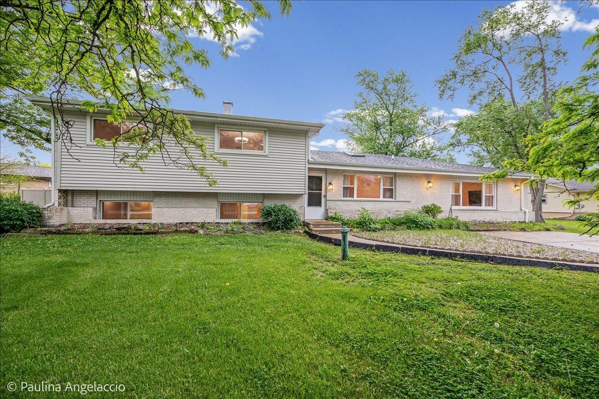 1011 W Wildwood Dr., Prospect Heights, IL 60070