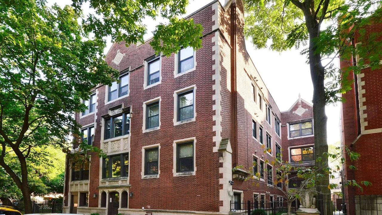 6827 N Lakewood Ave. #2E, Chicago, IL 60626