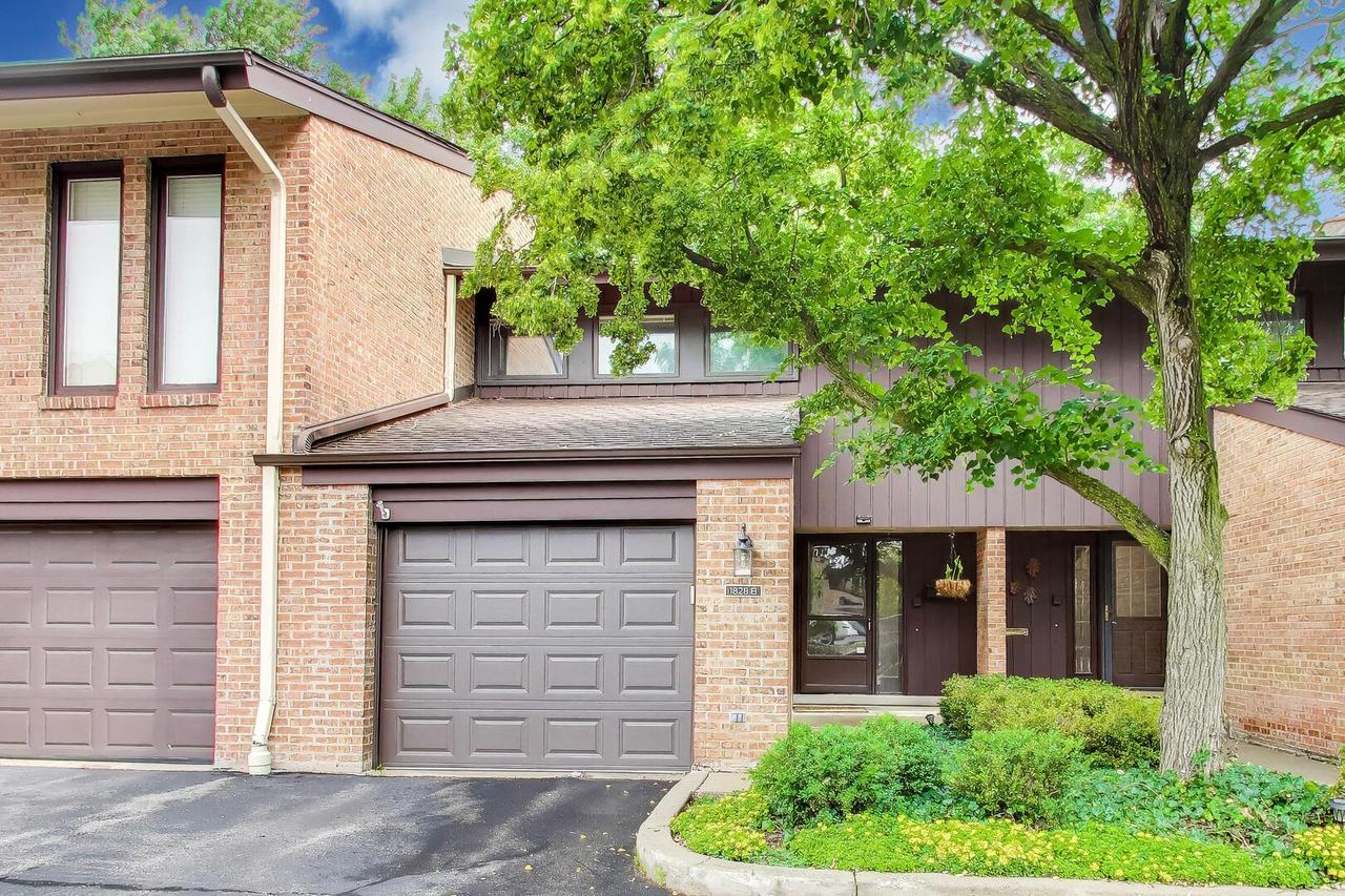 1828 Wildberry Dr. #B, Glenview, IL 60025