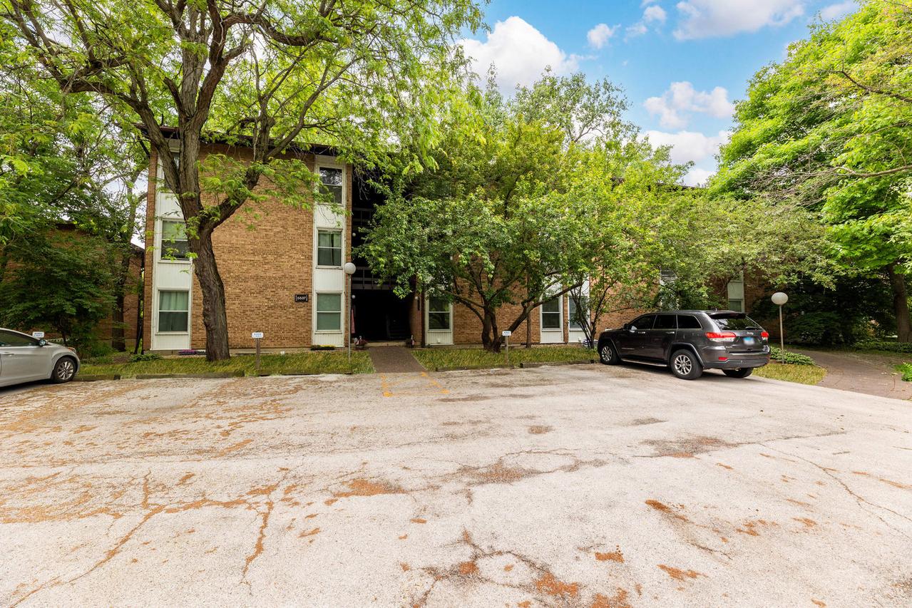 5537 E Lake Dr. #B, Lisle, IL 60532