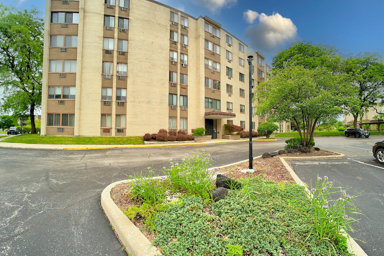 9740 S Pulaski Rd. #105, Oak Lawn, IL 60453