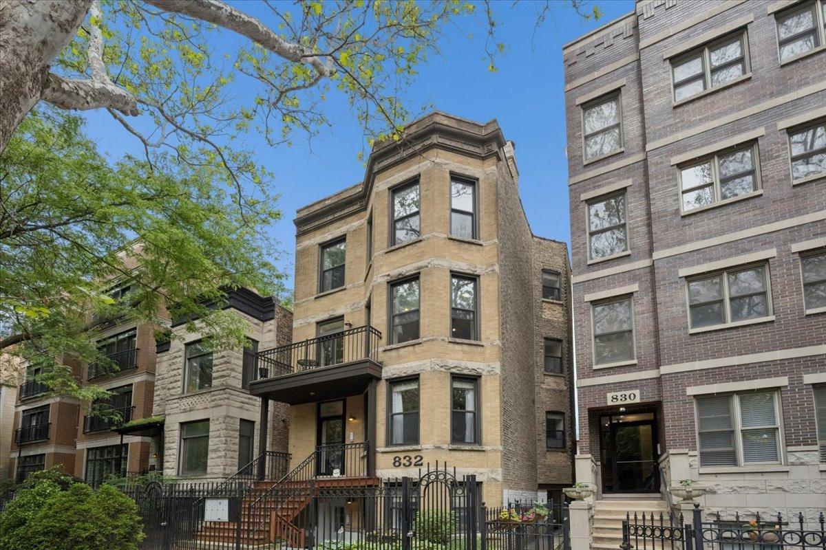 832 W Roscoe St. #2, Chicago, IL 60657