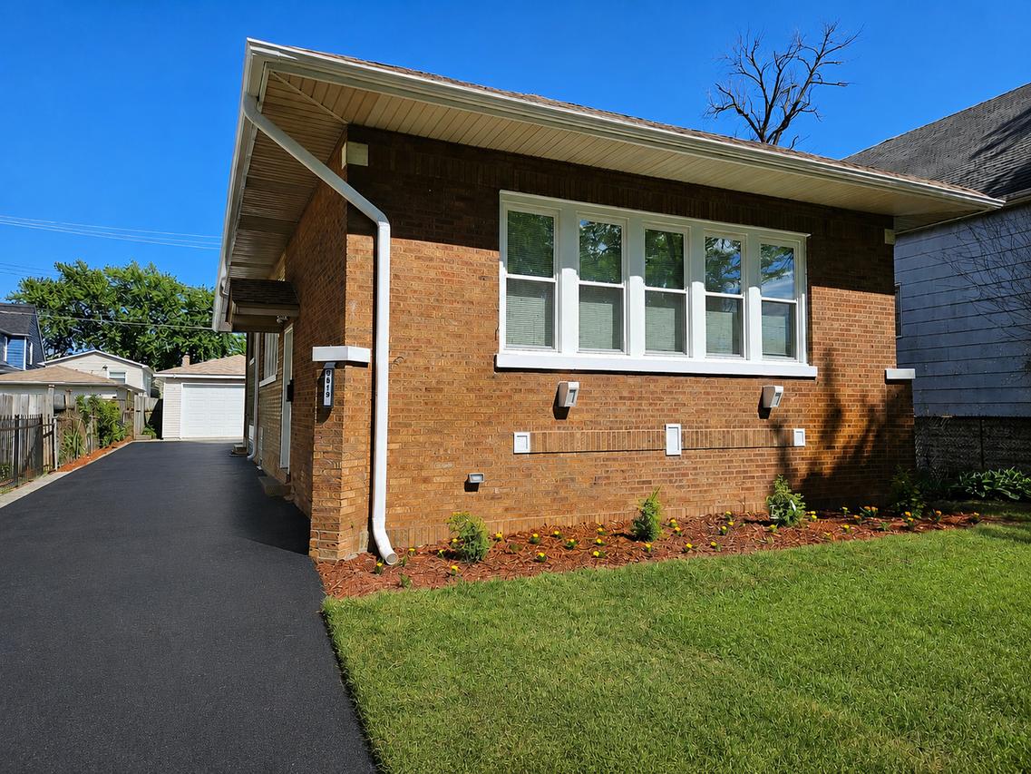 8819 S Carpenter St., Chicago, IL 60620
