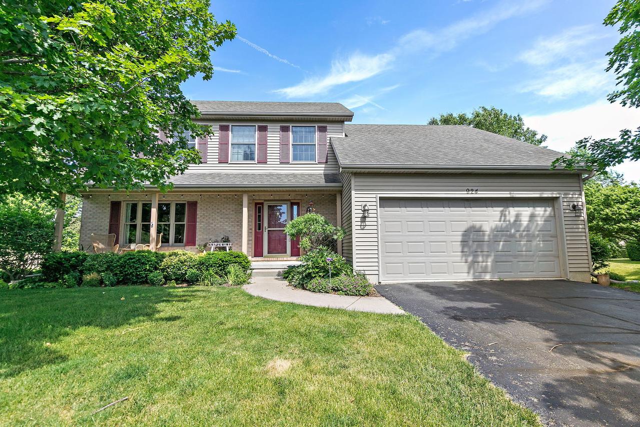 924 S Locust St., Sycamore, IL 60178