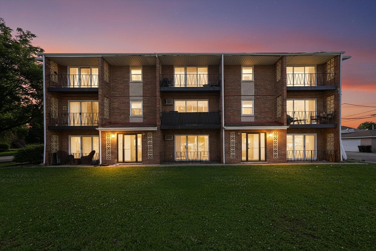 6436 W 64th Pl. #C2, Chicago, IL 60638