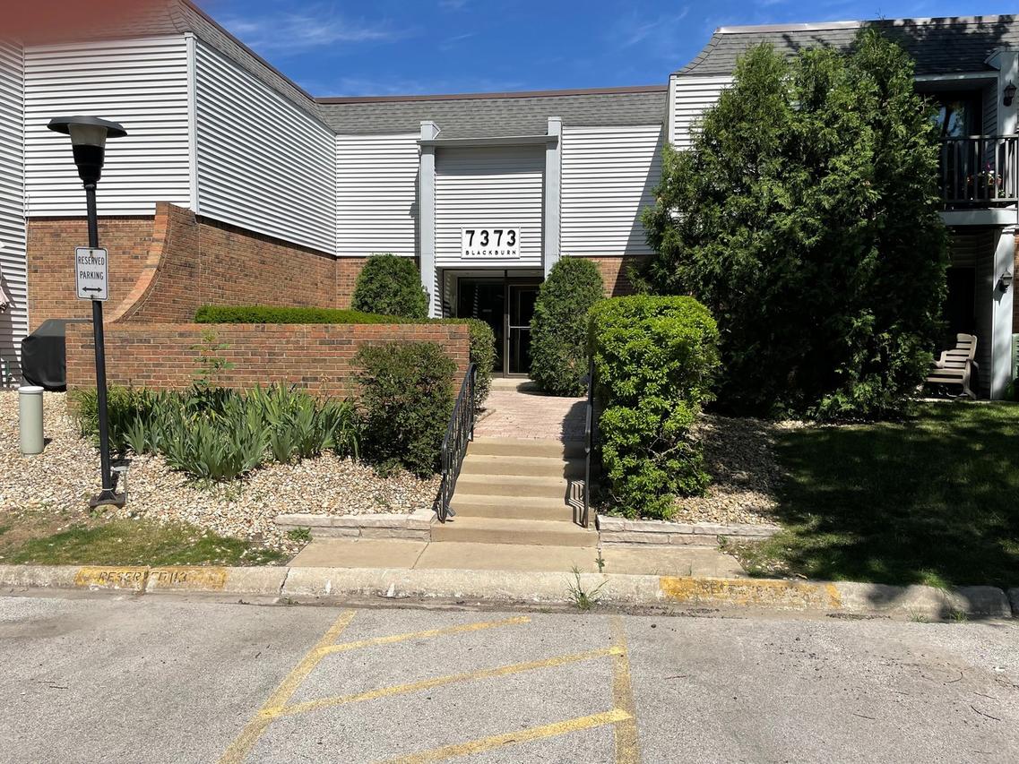 7373 Blackburn Ave. #104, Downers Grove, IL 60516