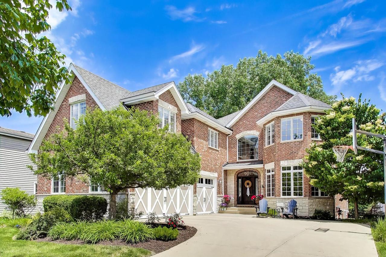 909 S Cambridge Ave., Elmhurst, IL 60126