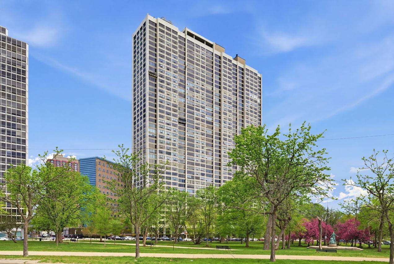 2800 N Lake Shore Dr. #1504, Chicago, IL 60657