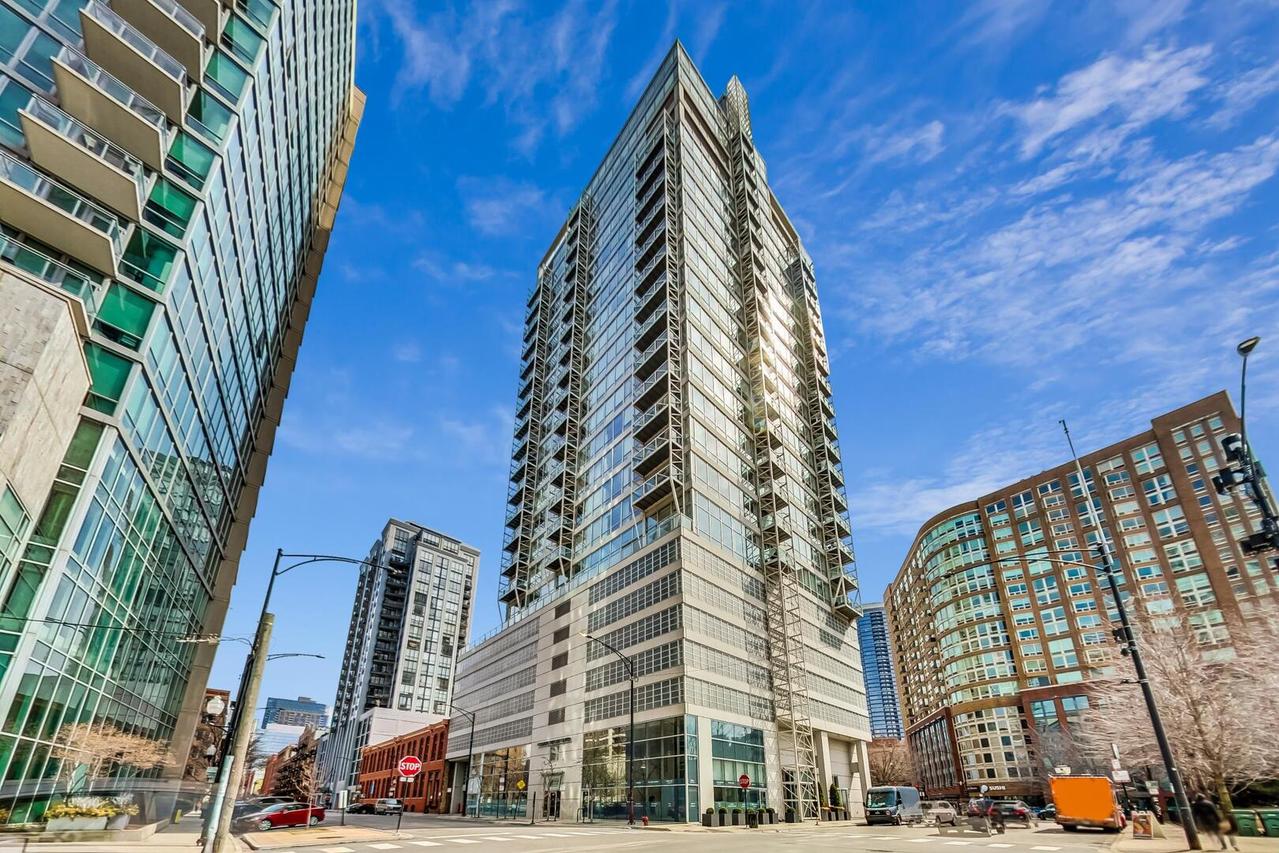 653 N Kingsbury St. #2102, Chicago, IL 60654