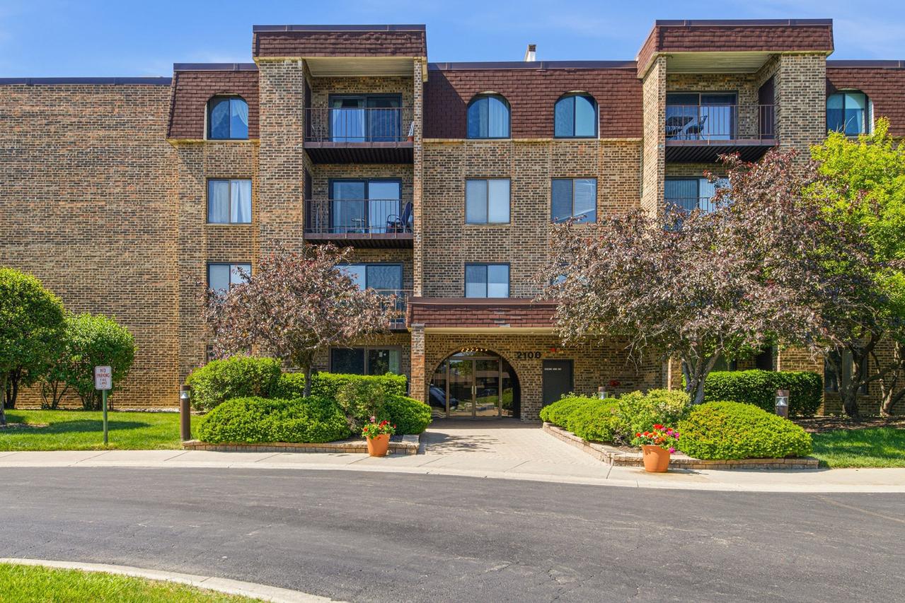 2100 Valencia Dr. #102B, Northbrook, IL 60062