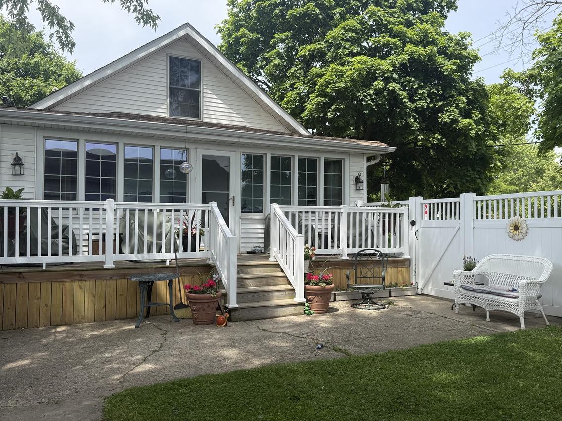 2701 Harrison Pl., Waukegan, IL 60085