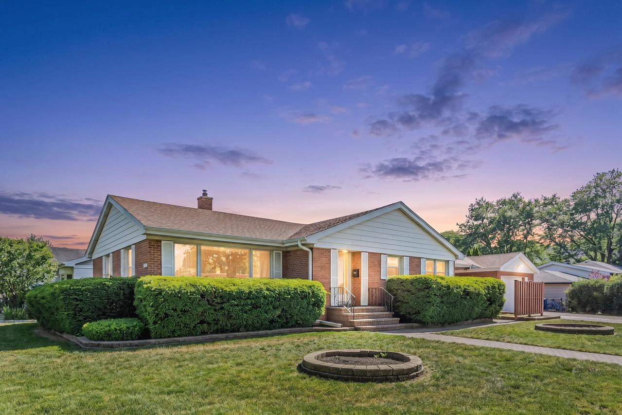 718 N Russel, Mount Prospect, IL 60056