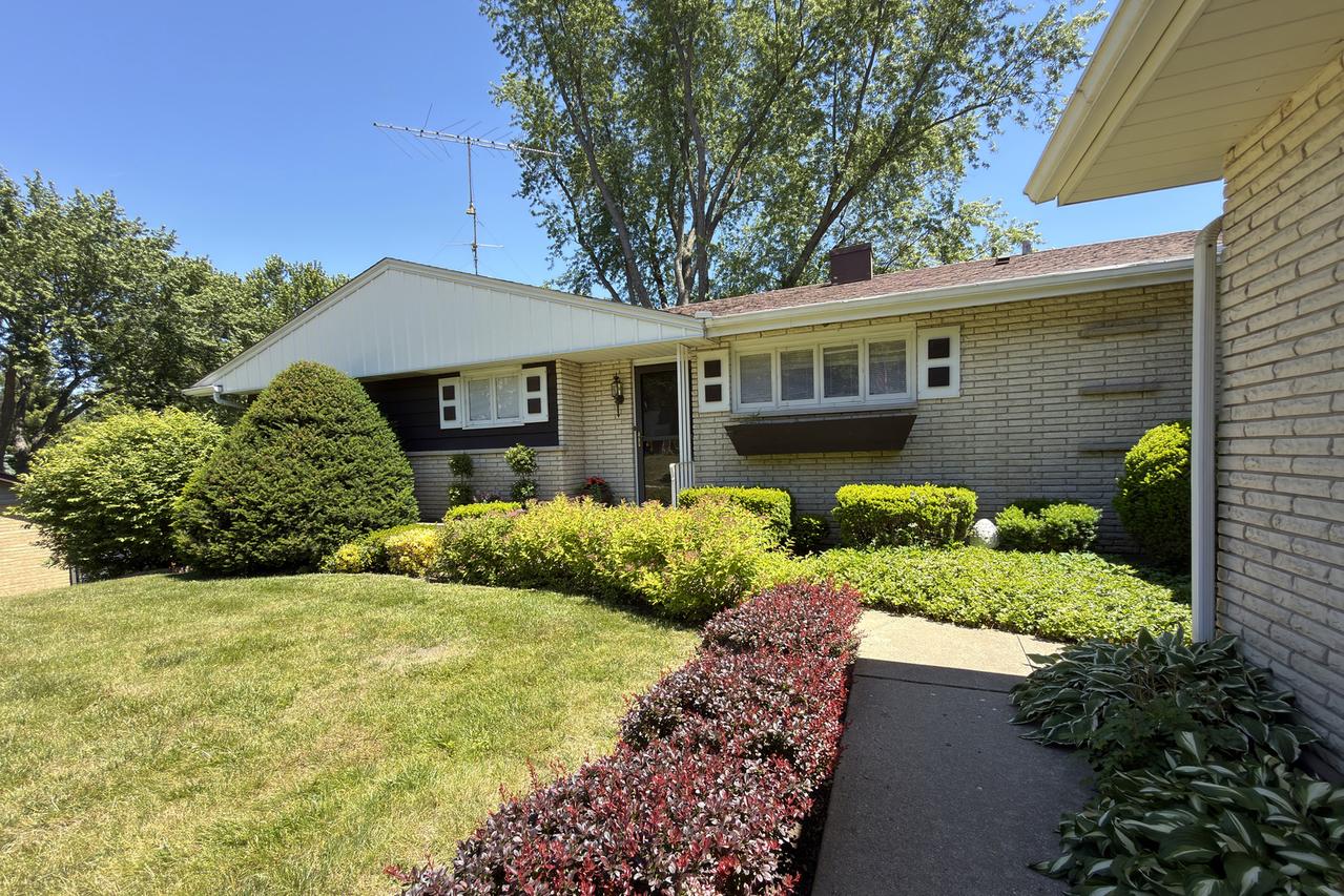 34841 N Leonard Ave., Ingleside, IL 60041