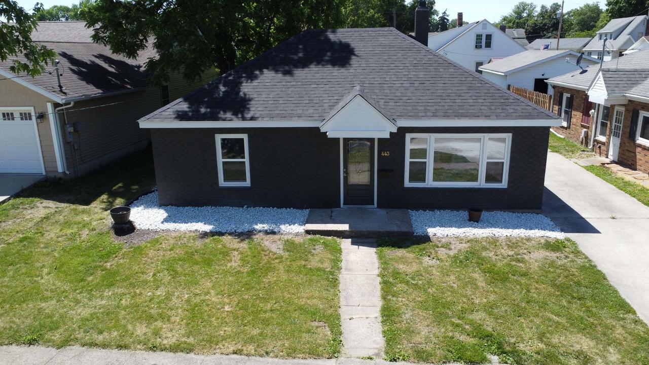 443 S 6th St., Watseka, IL 60970