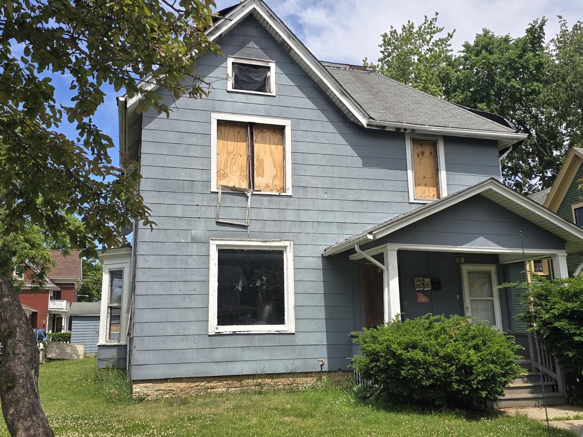 411 Grant Pl., Aurora, IL 60505
