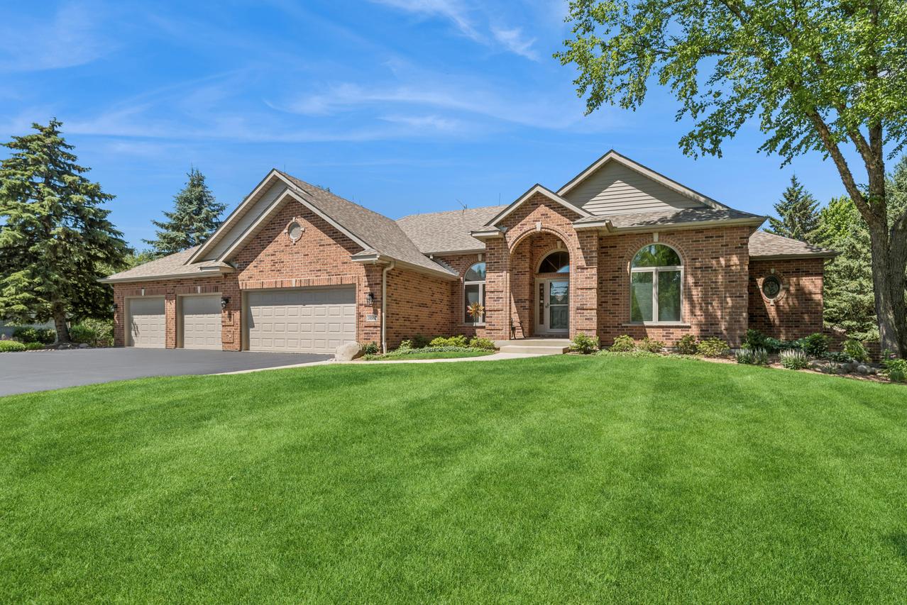 10907 Red Hawk Ln., Spring Grove, IL 60081