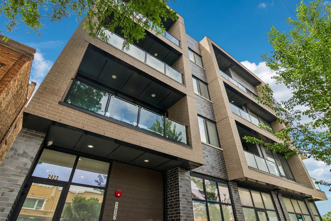 2423 W Fullerton Ave. #4F, Chicago, IL 60647