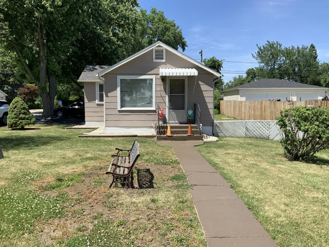 2215 E Washington St., Joliet, IL 60433