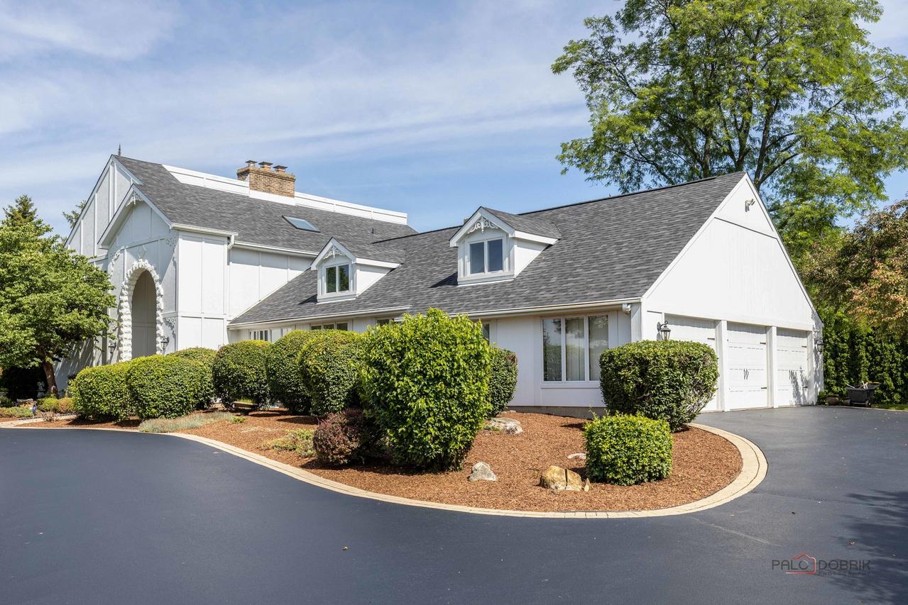 11 Lake View Rd., Hawthorn Woods, IL 60047