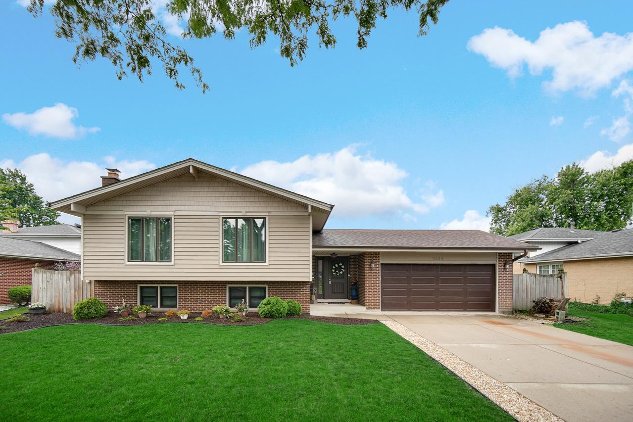 1629 Claremont Dr., Darien, IL 60561