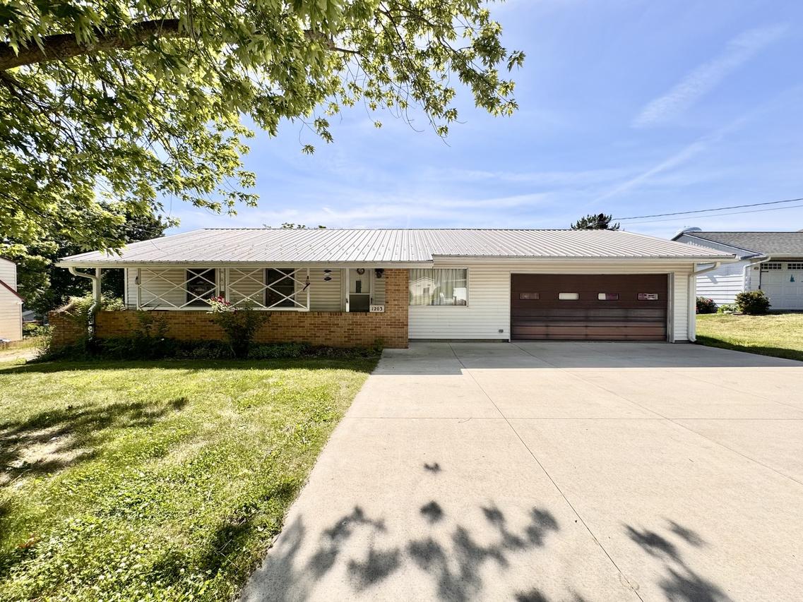 1203 4th Ave., Dixon, IL 61021