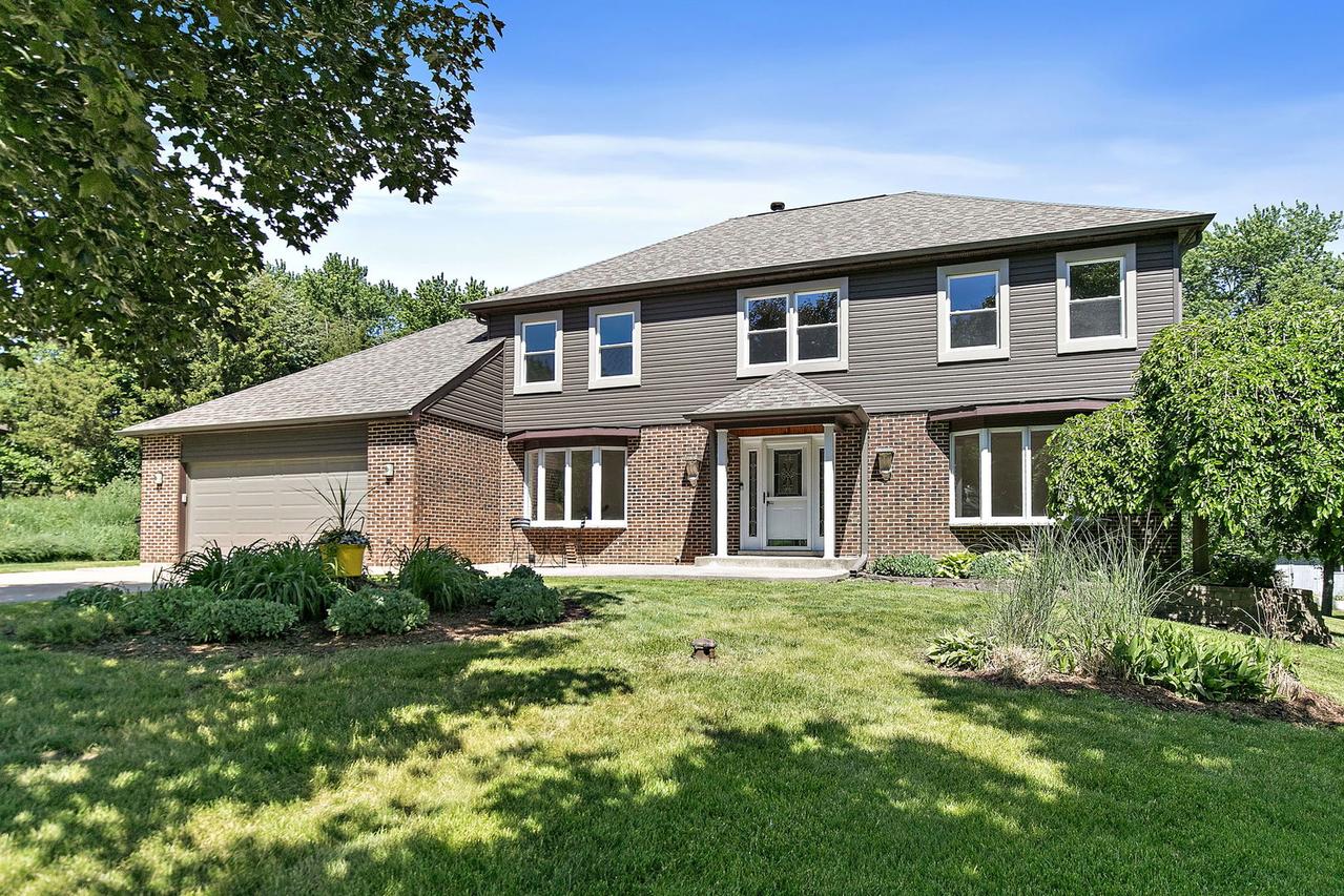 1439 Blackhawk Dr., Schaumburg, IL 60193