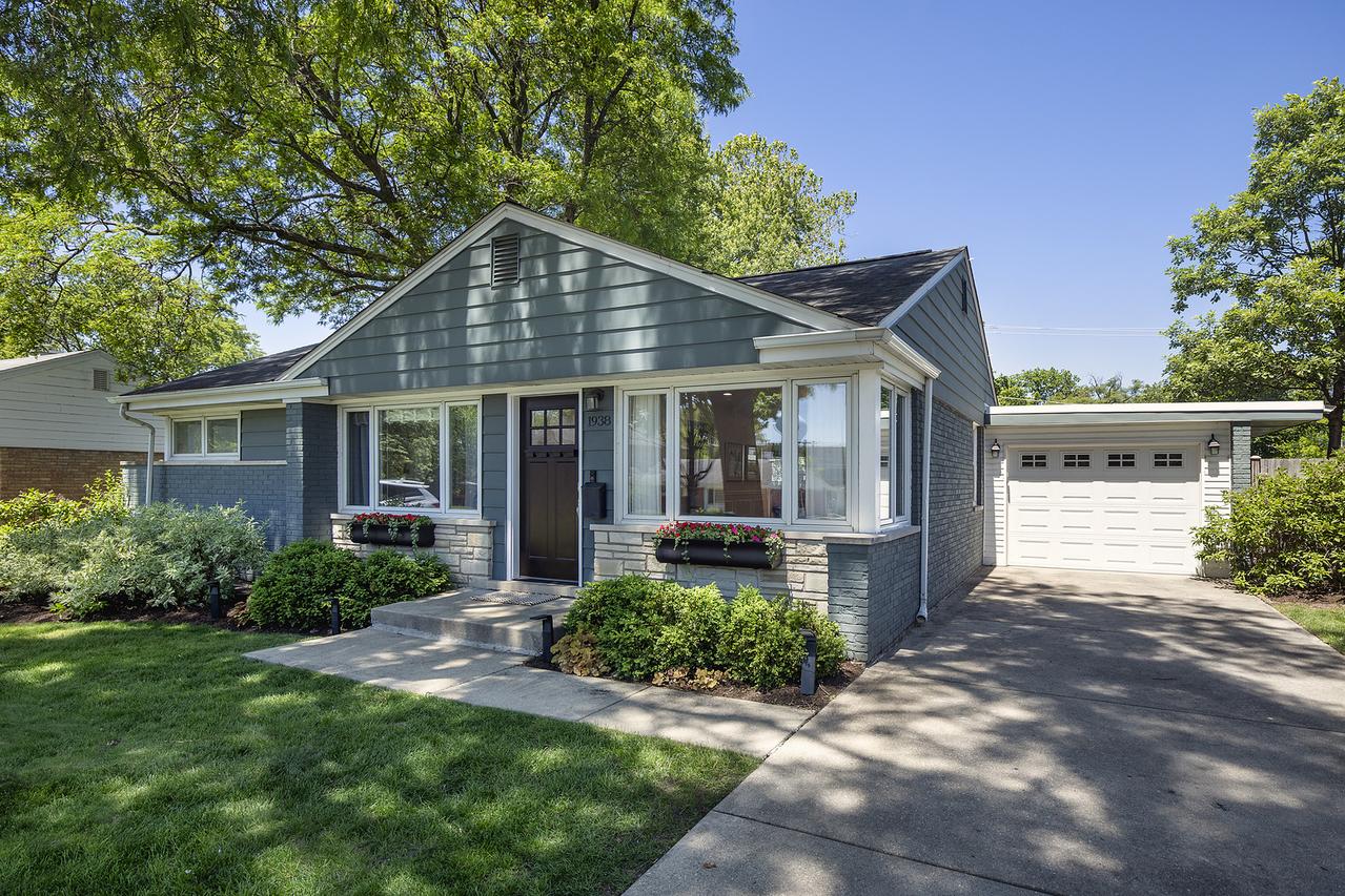 1938 Lincoln Ave., Northbrook, IL 60062