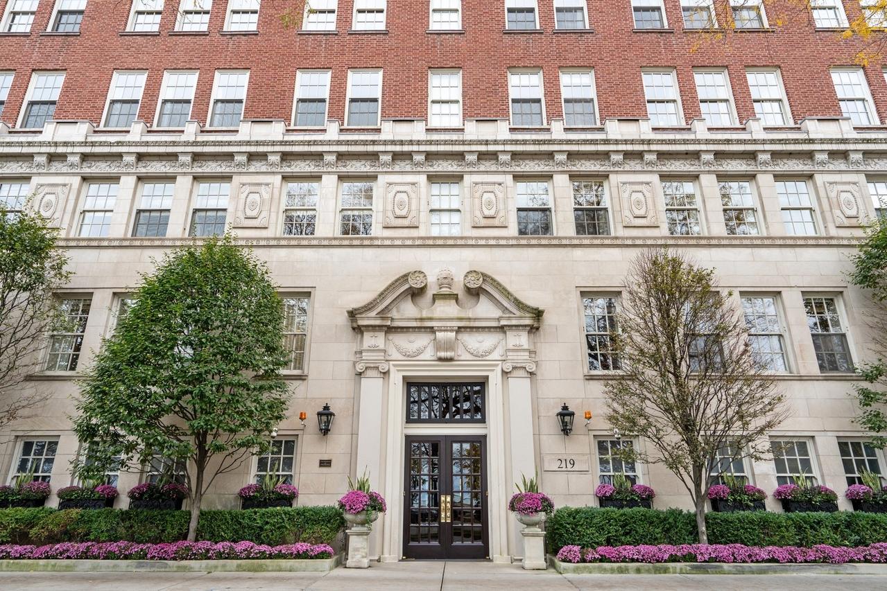 219 E Lake Shore Dr. #6D, Chicago, IL 60611