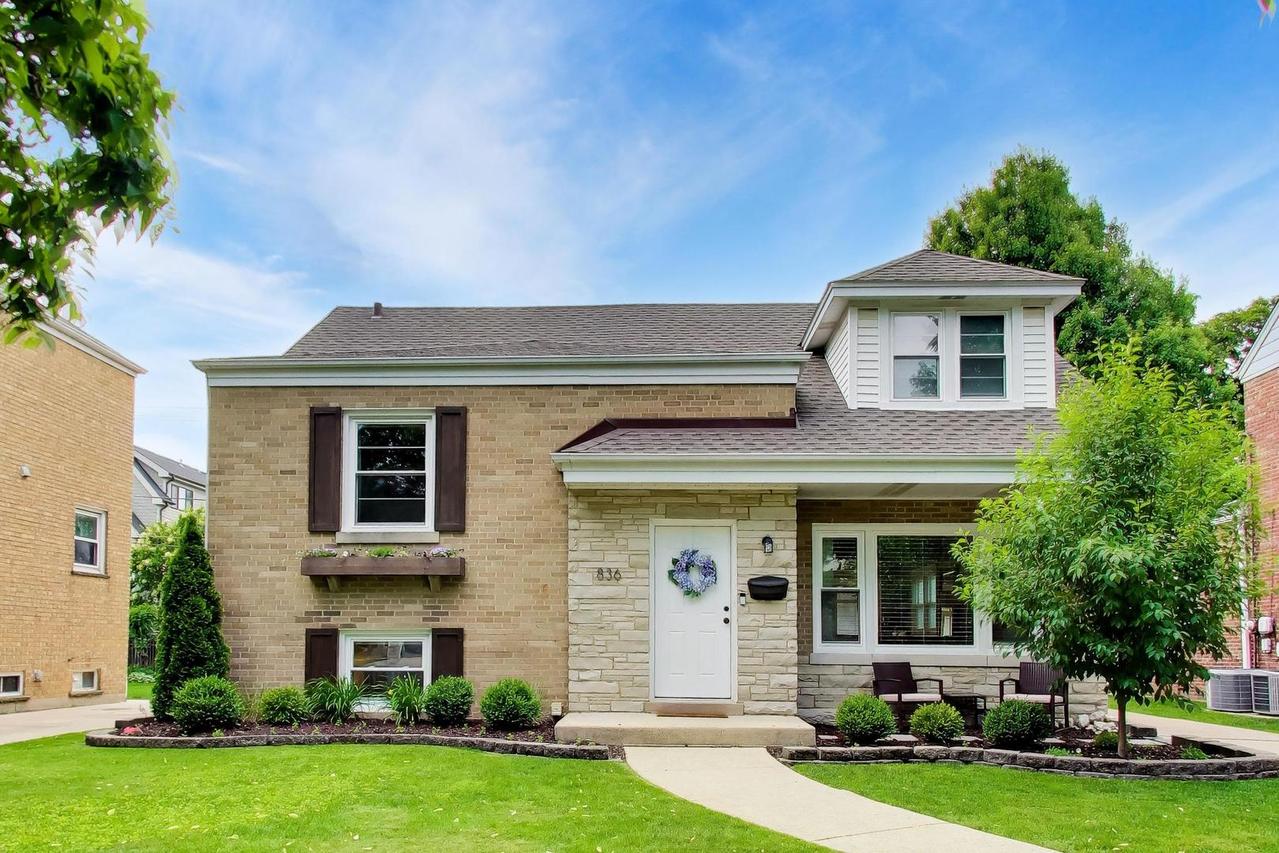 836 S Ashland Ave., La Grange, IL 60525