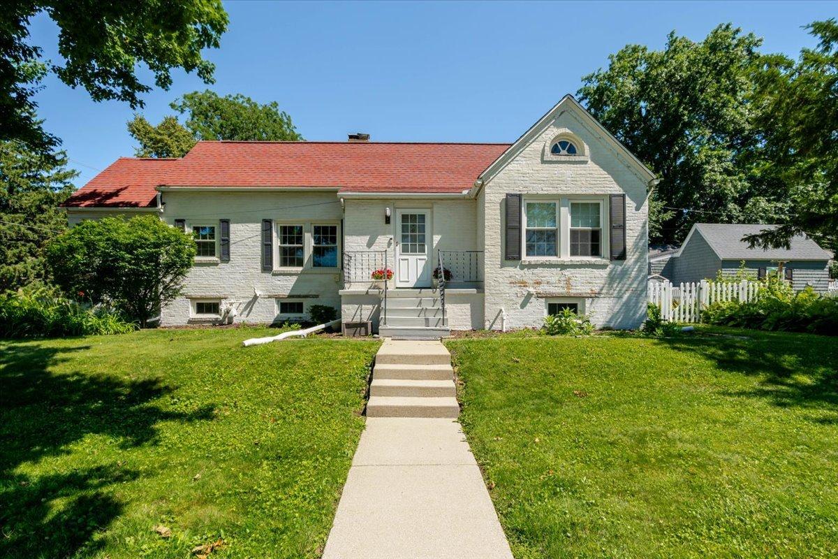 2 Dawes Pl., Bloomington, IL 61701