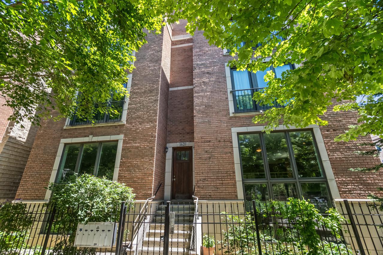 1621 N Mozart St. #1S, Chicago, IL 60647