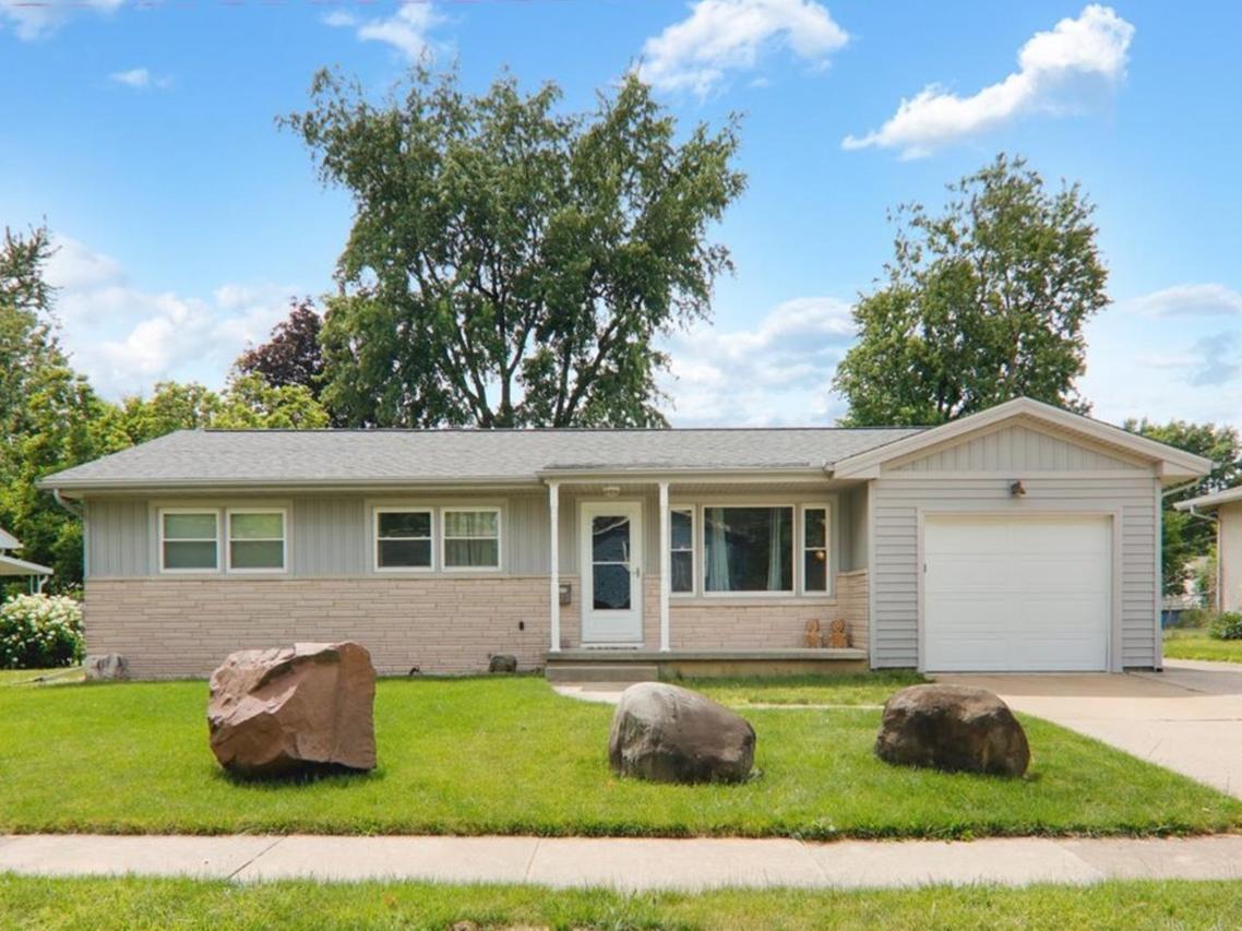 903 Mayflower Ave., Bloomington, IL 61701