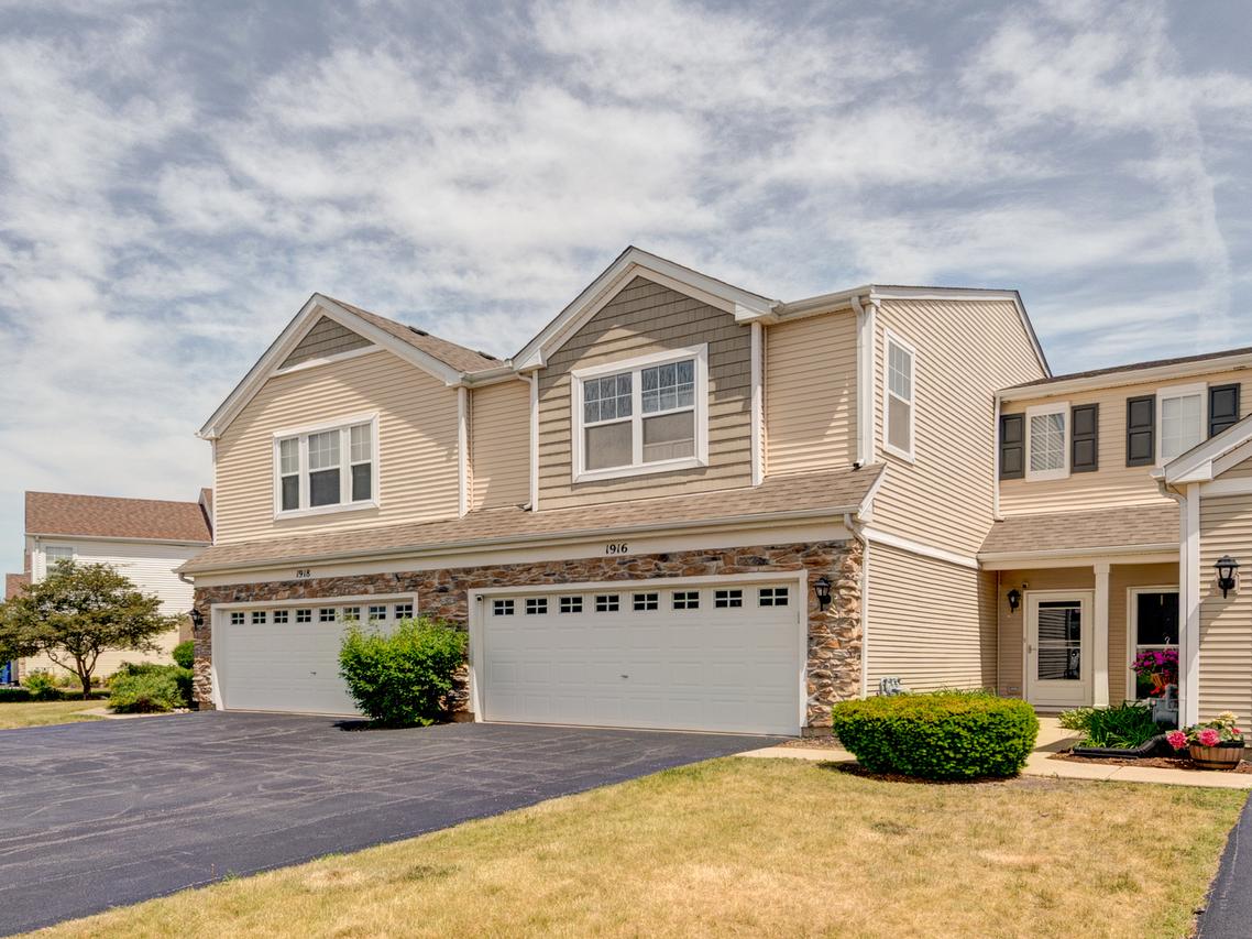 1916 Cobblestone Dr., Carpentersville, IL 60110