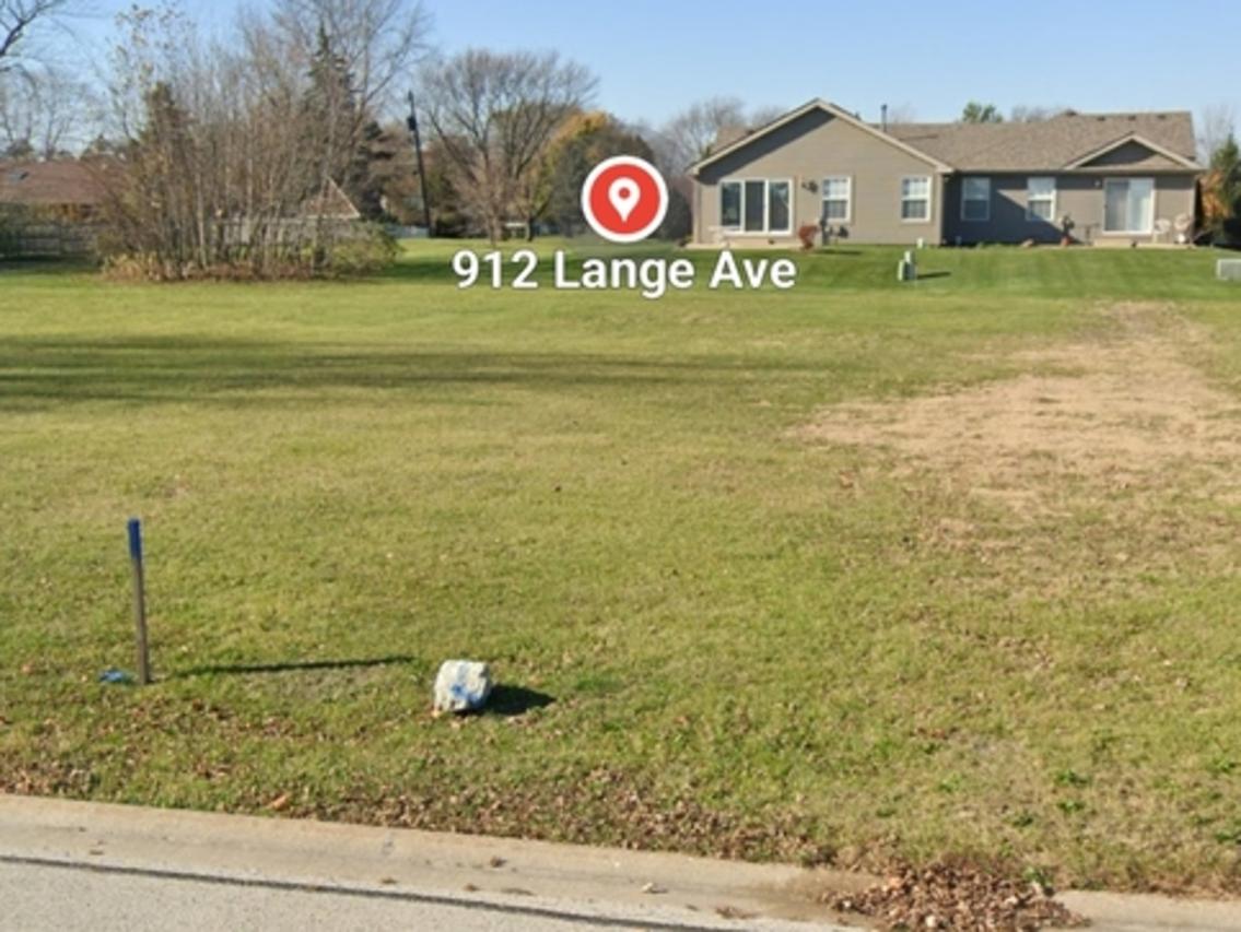 912 Lange Ave., Beecher, IL 60401