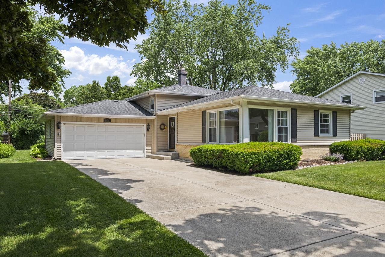 1114 E Dogwood Ln., Mount Prospect, IL 60056