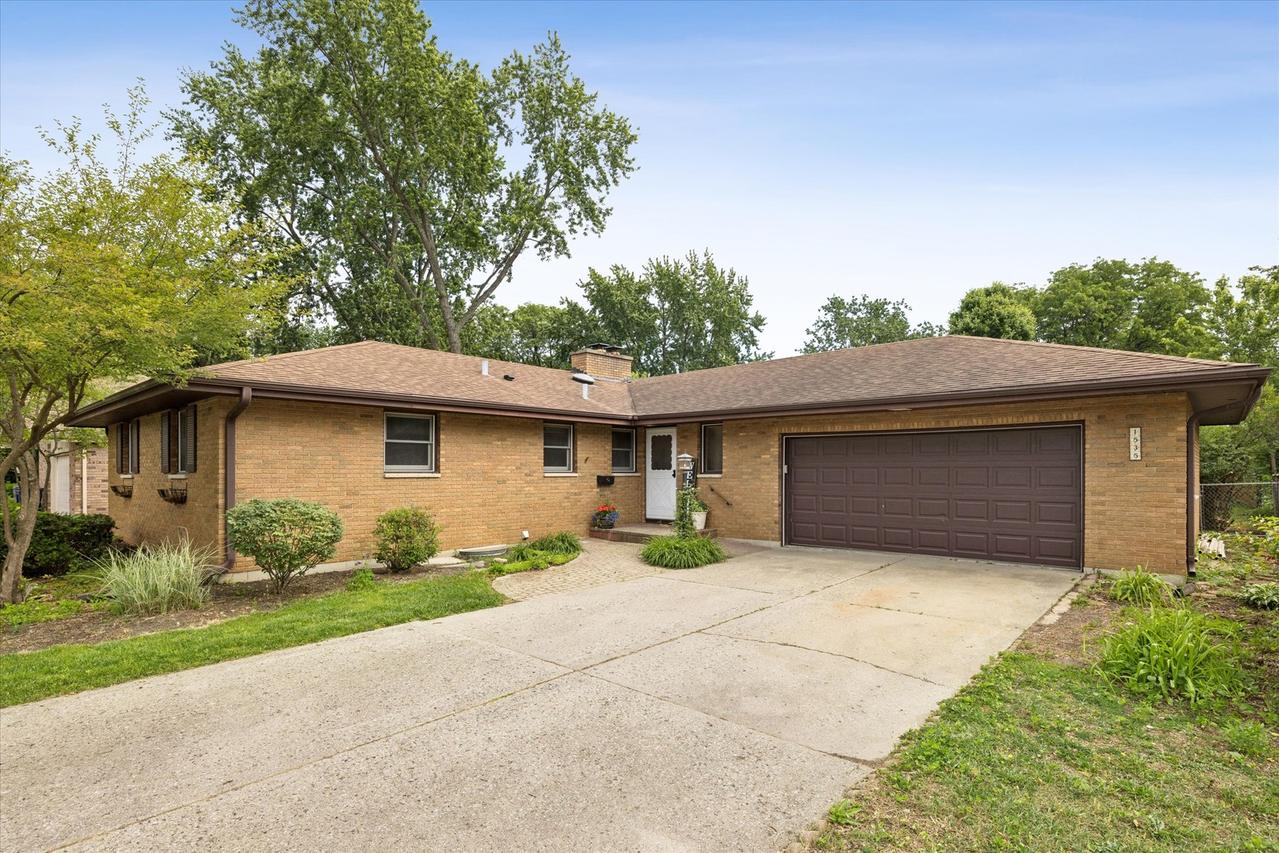 1535 Easy St., Elgin, IL 60123