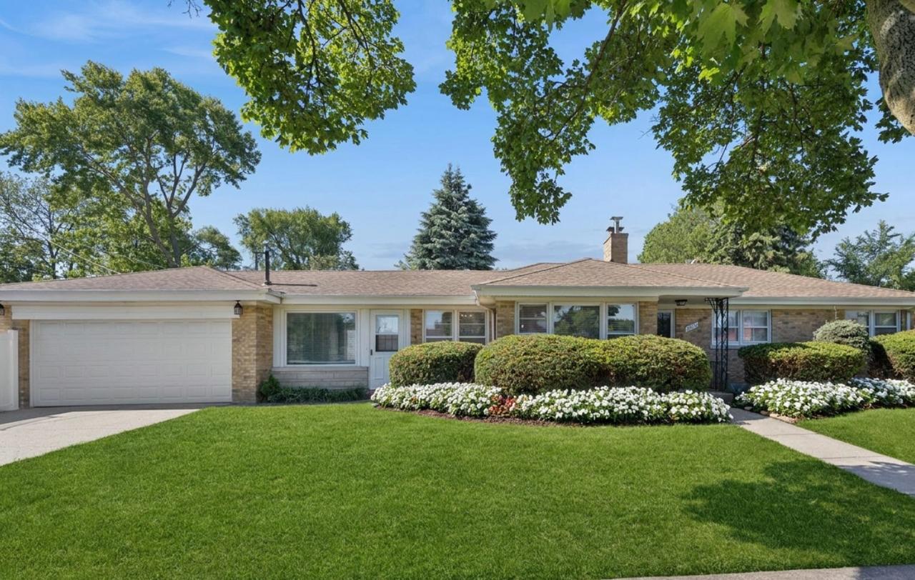 4219 Keeney St., Skokie, IL 60076
