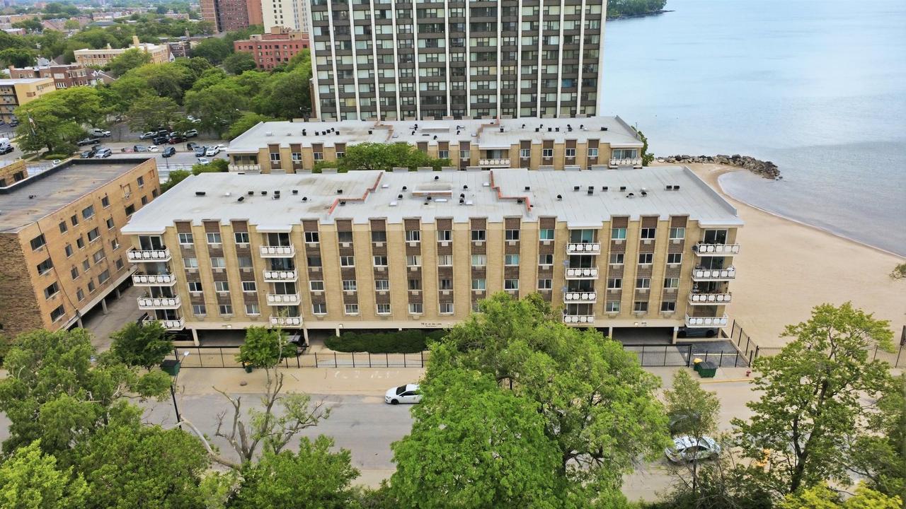 2772 E 75th St. #2GS, Chicago, IL 60649
