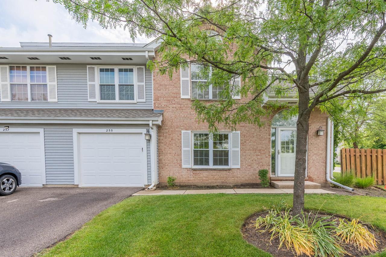 255 Cumberland Ct. #C, Gurnee, IL 60031