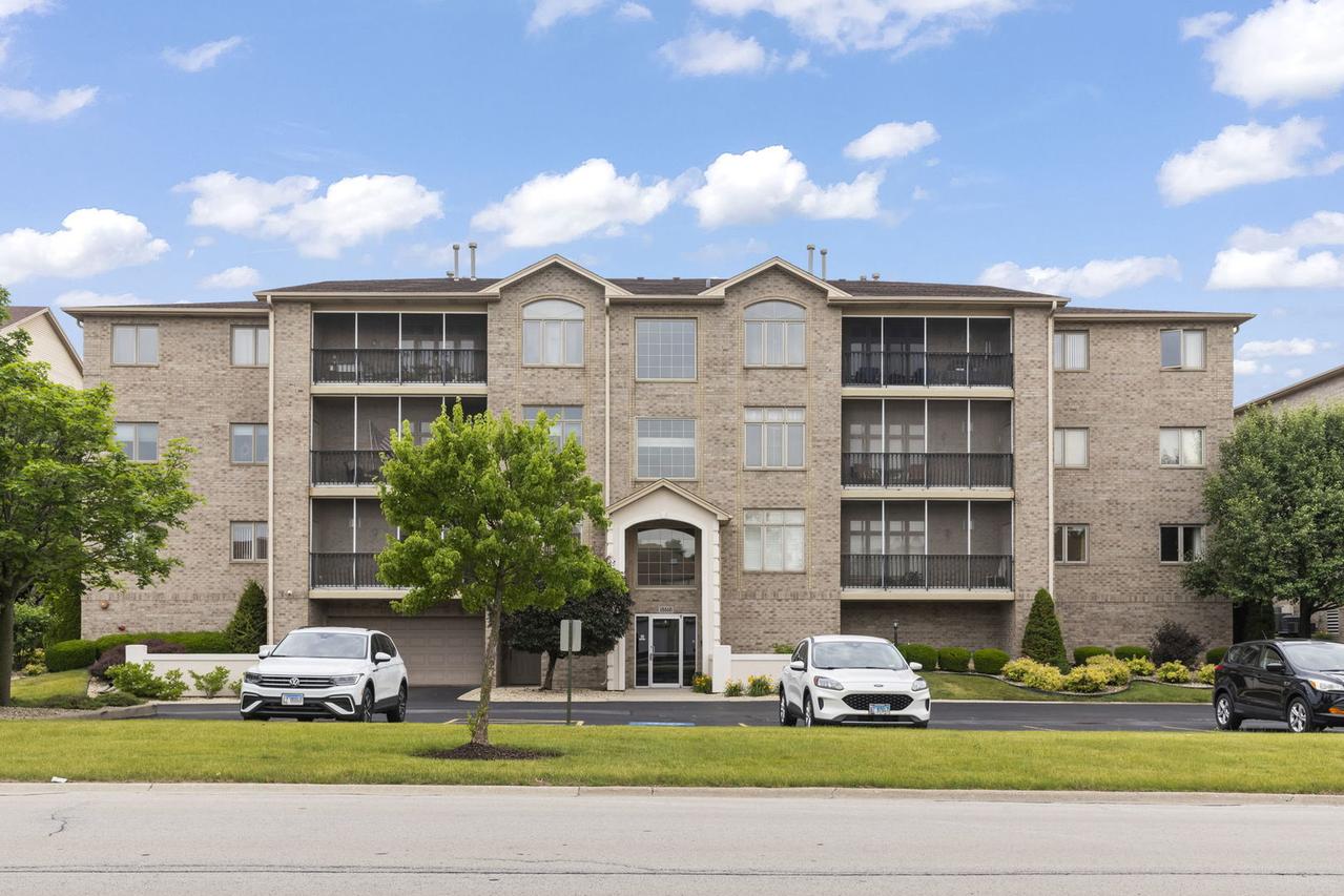 18610 Pine Lake Dr. #2D, Tinley Park, IL 60477