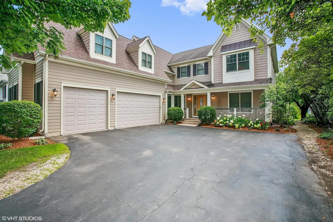 141 Walnut St., Libertyville, IL 60048
