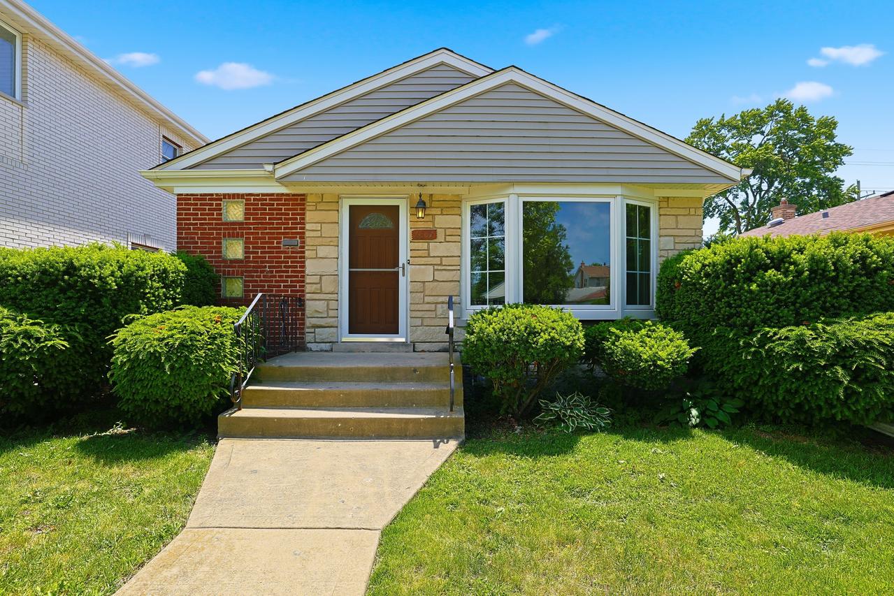 6837 Davis St., Morton Grove, IL 60053