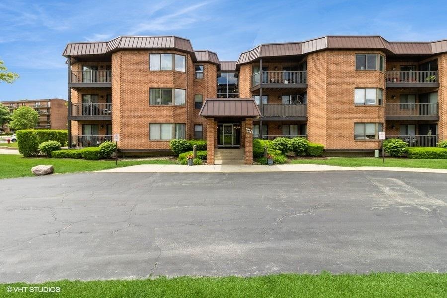 6425 Clarendon Hills Rd. #311, Willowbrook, IL 60527